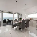 Penthouse By El-pi Tours *